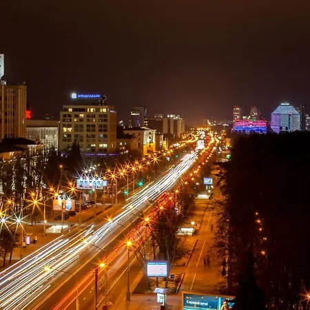 U Parka Chelyuskintsev